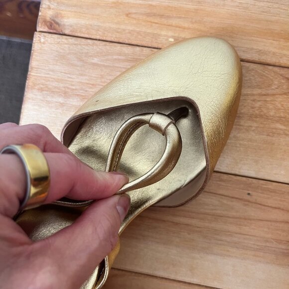 Fancy gold leather mules with stacked wooden heel - Picture 6 of 10